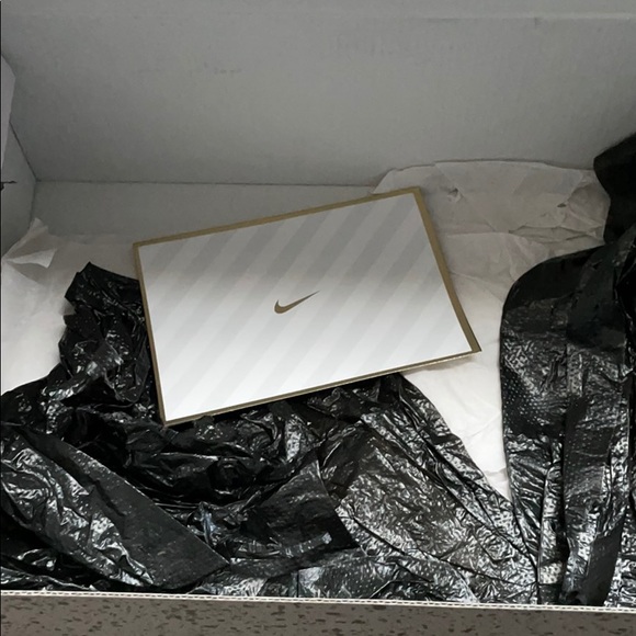 Air Jordan Retro 6 maroon - Picture 3 of 3